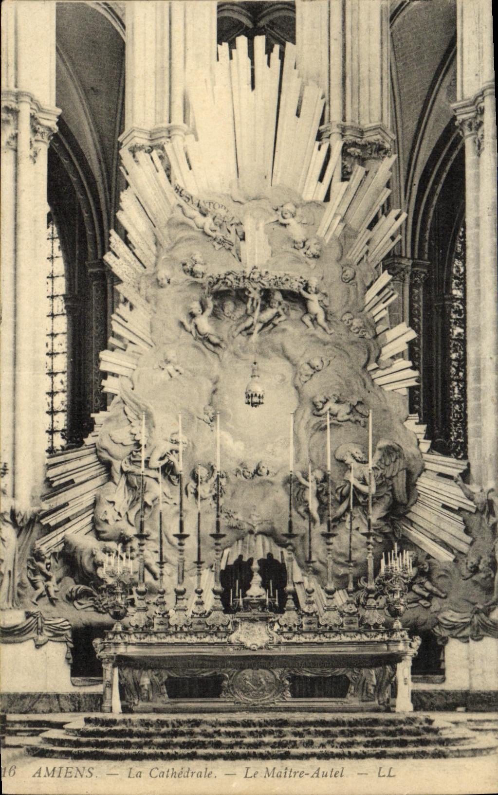CPA Amiens La Cathedrale Le Maitre Autel 
