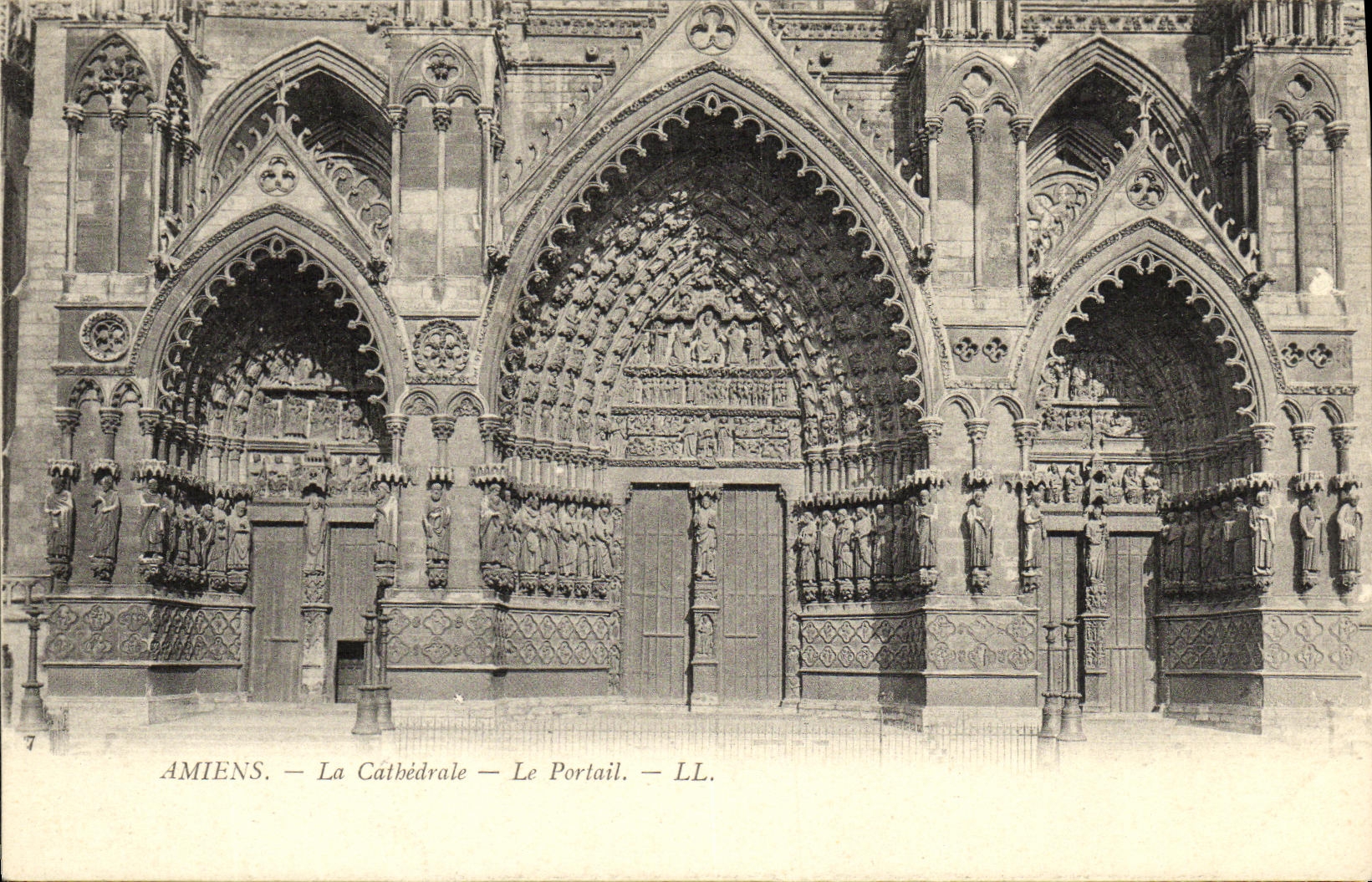 Amiens — La Cathédrale — Le Portail — LL.