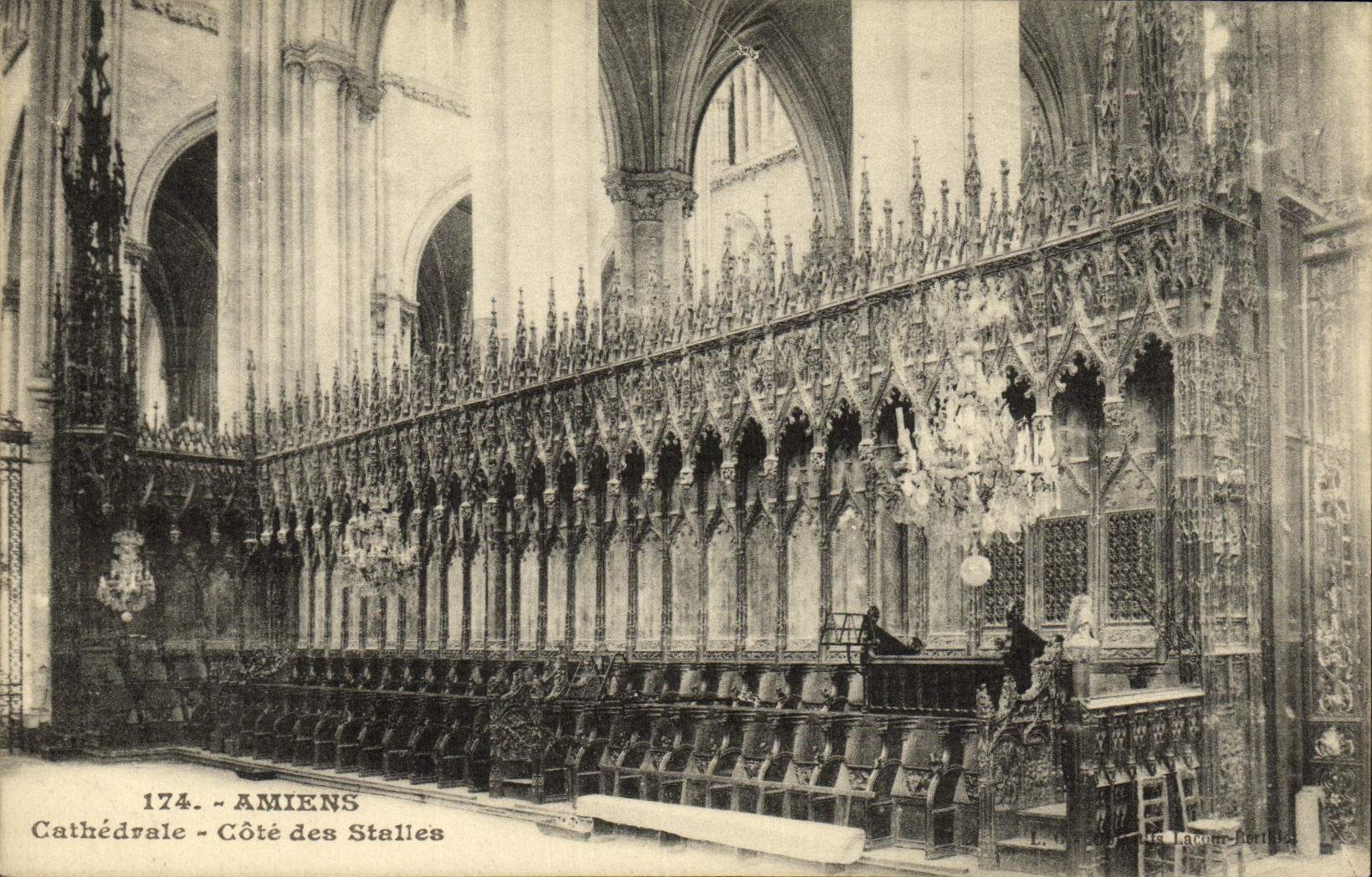 CPA Amiens Cathedrale Cote Des Stalles 