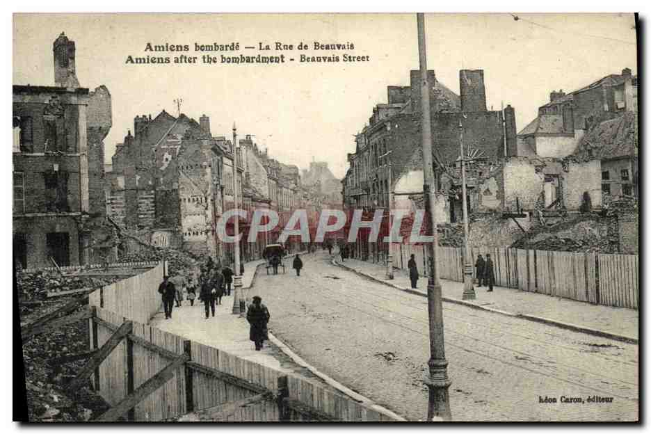 CPA Amiens La Rue de Beauvais Militaria