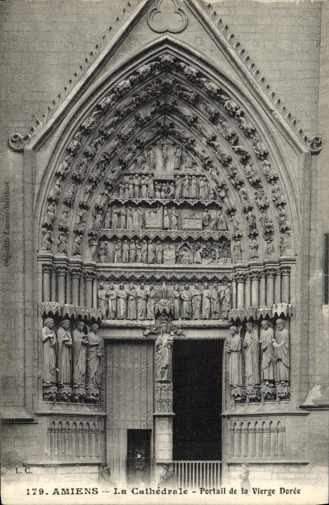 CPA Amiens La Cathedrale Portail de la Vierge Doree