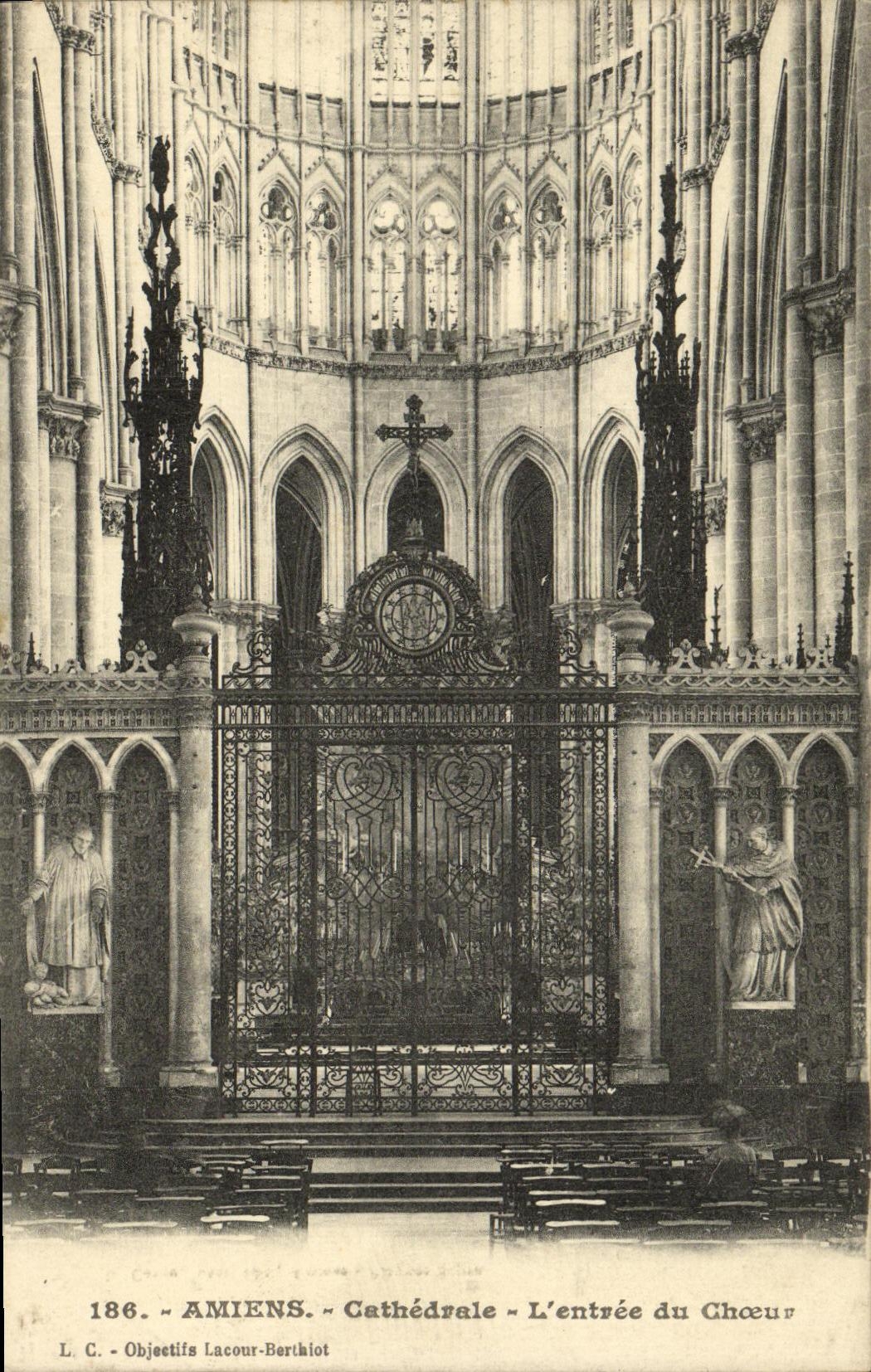 CPA Amiens Cathedrale L Entree du Choeur 