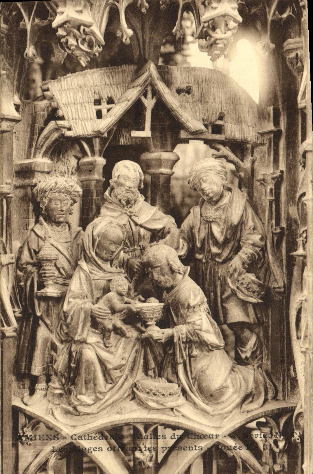 Amiens - Cathédrale - Statues du Chœur - Série N° 3 - Les Mages offrant les présents