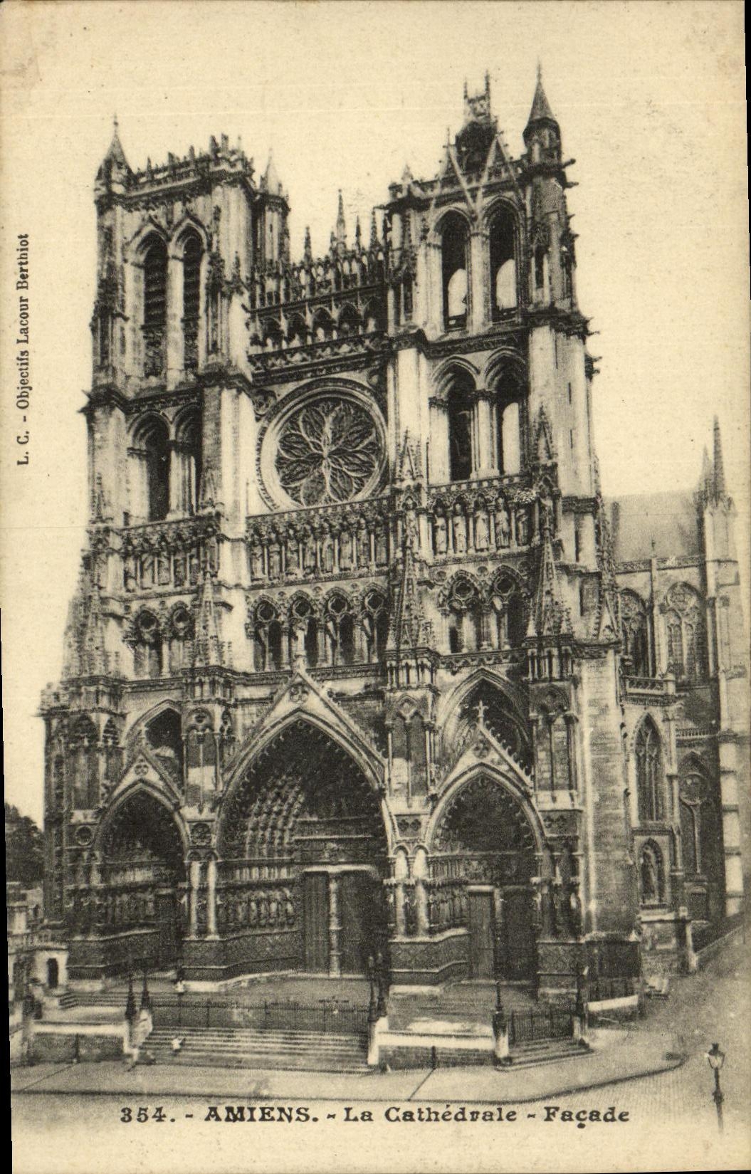 CPA Amiens Cathedrale Facade 