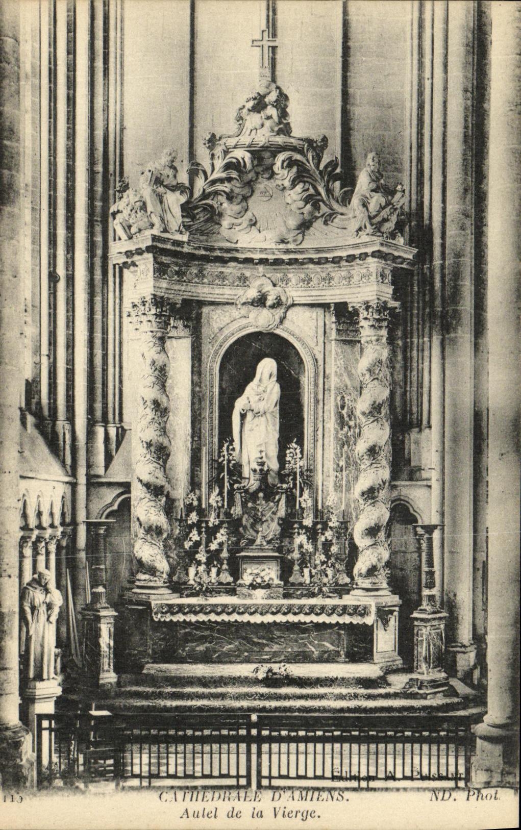 Cathédrale d'Amiens — Autel de la Vierge — ND. Phot.