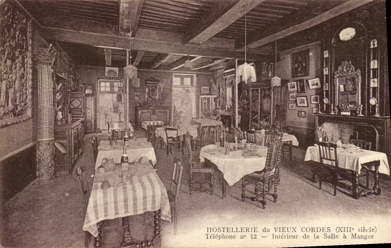 Hostellerie du Vieux Cordes (XIIIe siècle) — Intérieur de la Salle à Manger — Téléphone n°12