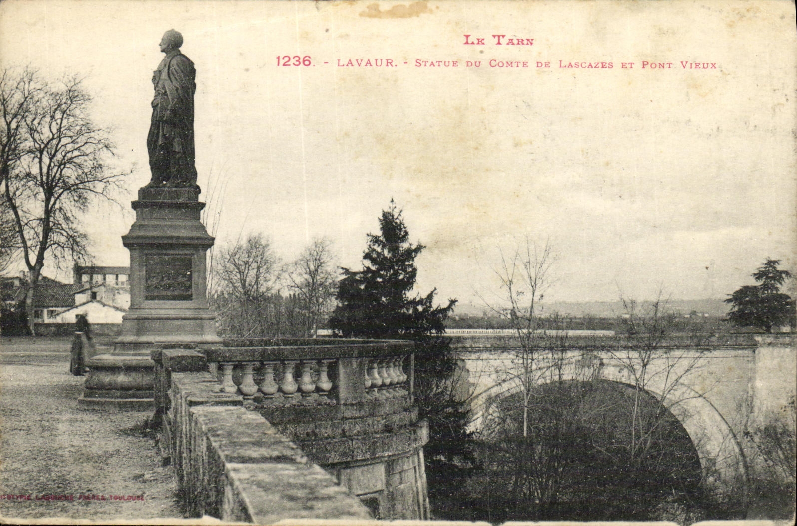 CPA Lavaur Statue Du Comte De Lascazes et pont vieux