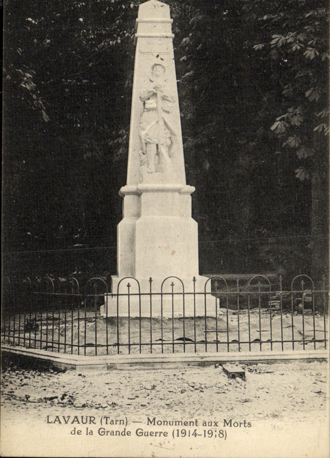 CPA Lavaur Monument aux Morts de la Grande Guerre Militaria