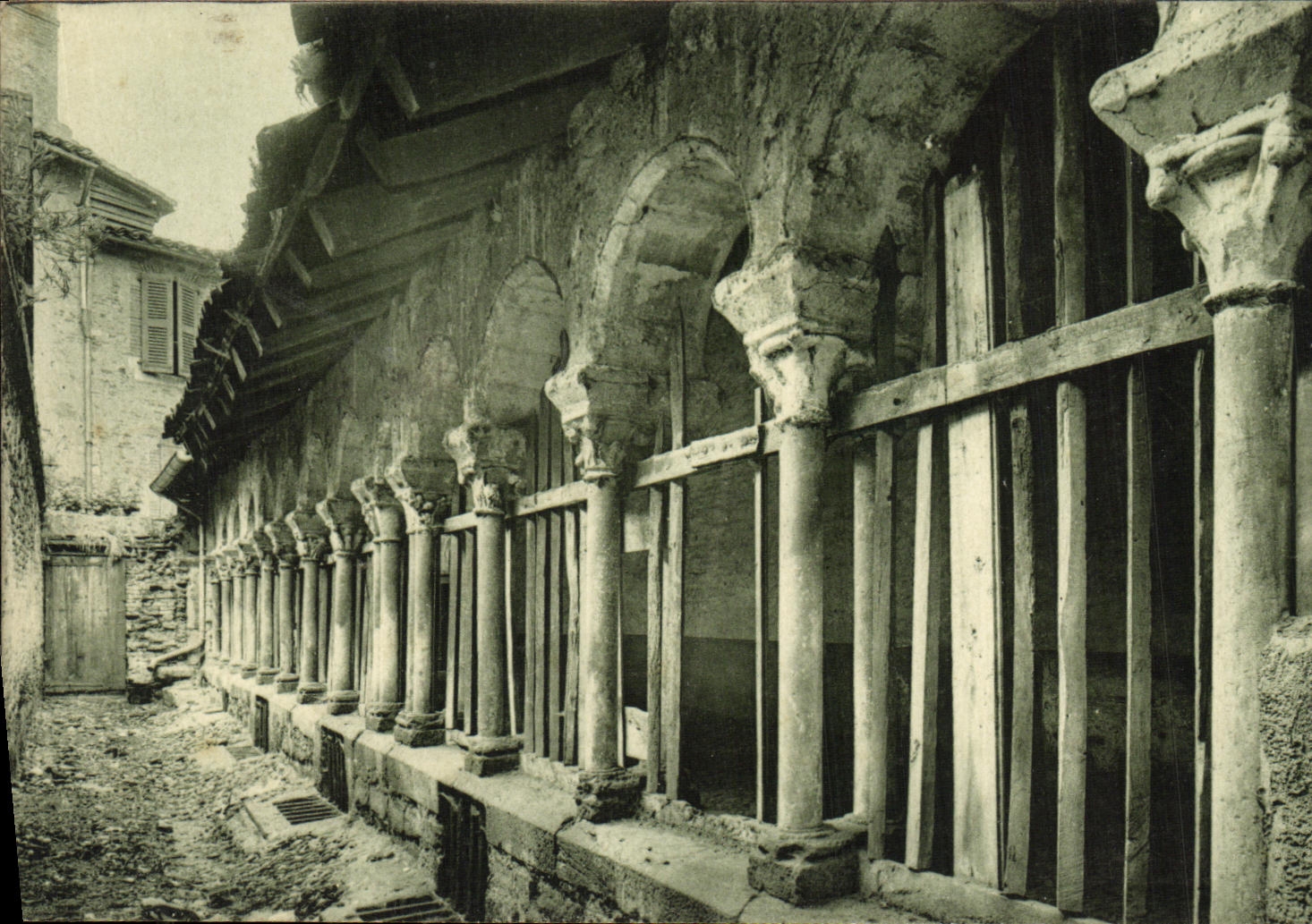 Albi — Ancienne Abbaye de St-Salvi — Galerie du Cloître (XIVe siècle)