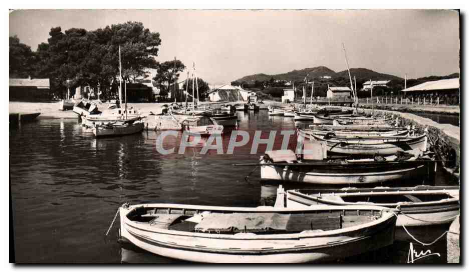 CPA Presqu ile de Giens La CApte Le port Bateaux 