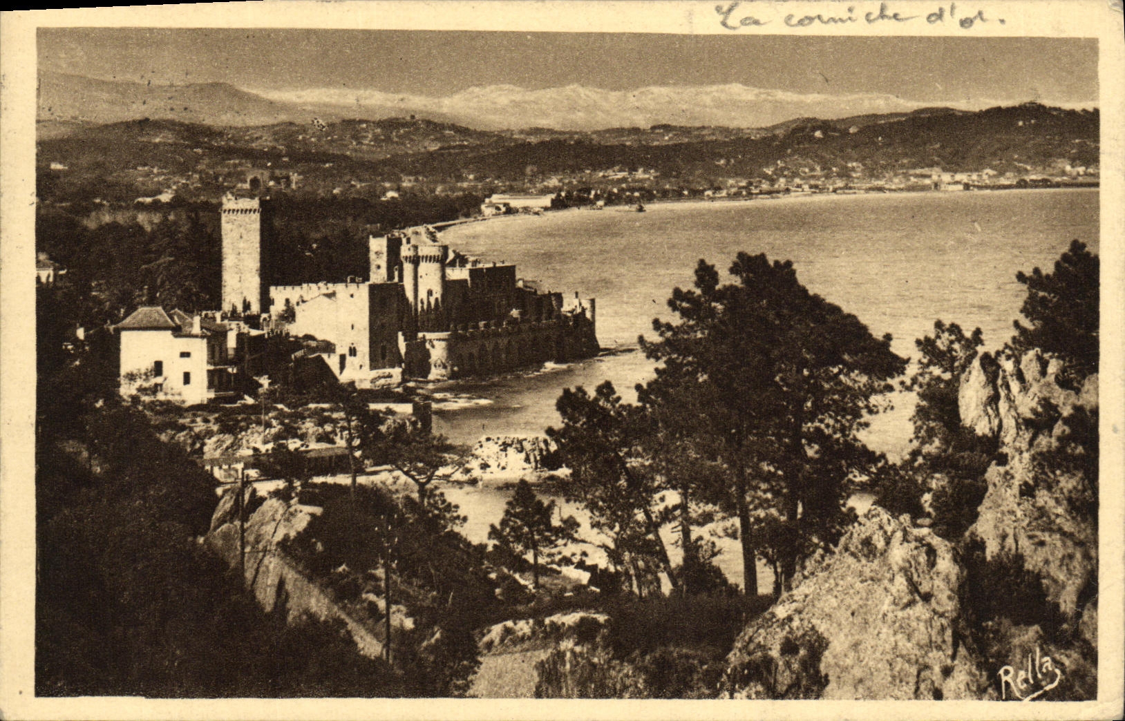 CPA La Corniche d or Le chateau de la Napoule et la chaine des Alpes 
