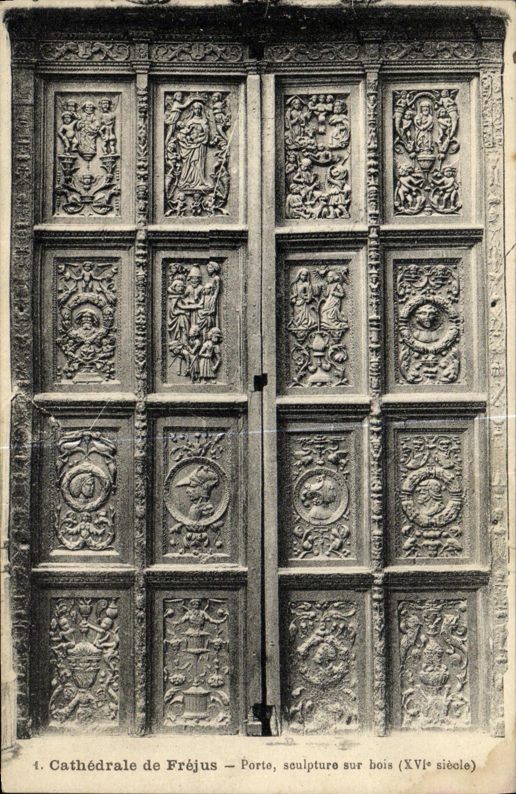 CPA Frejus Cathedrale Porte sculpture sur bois 16eme