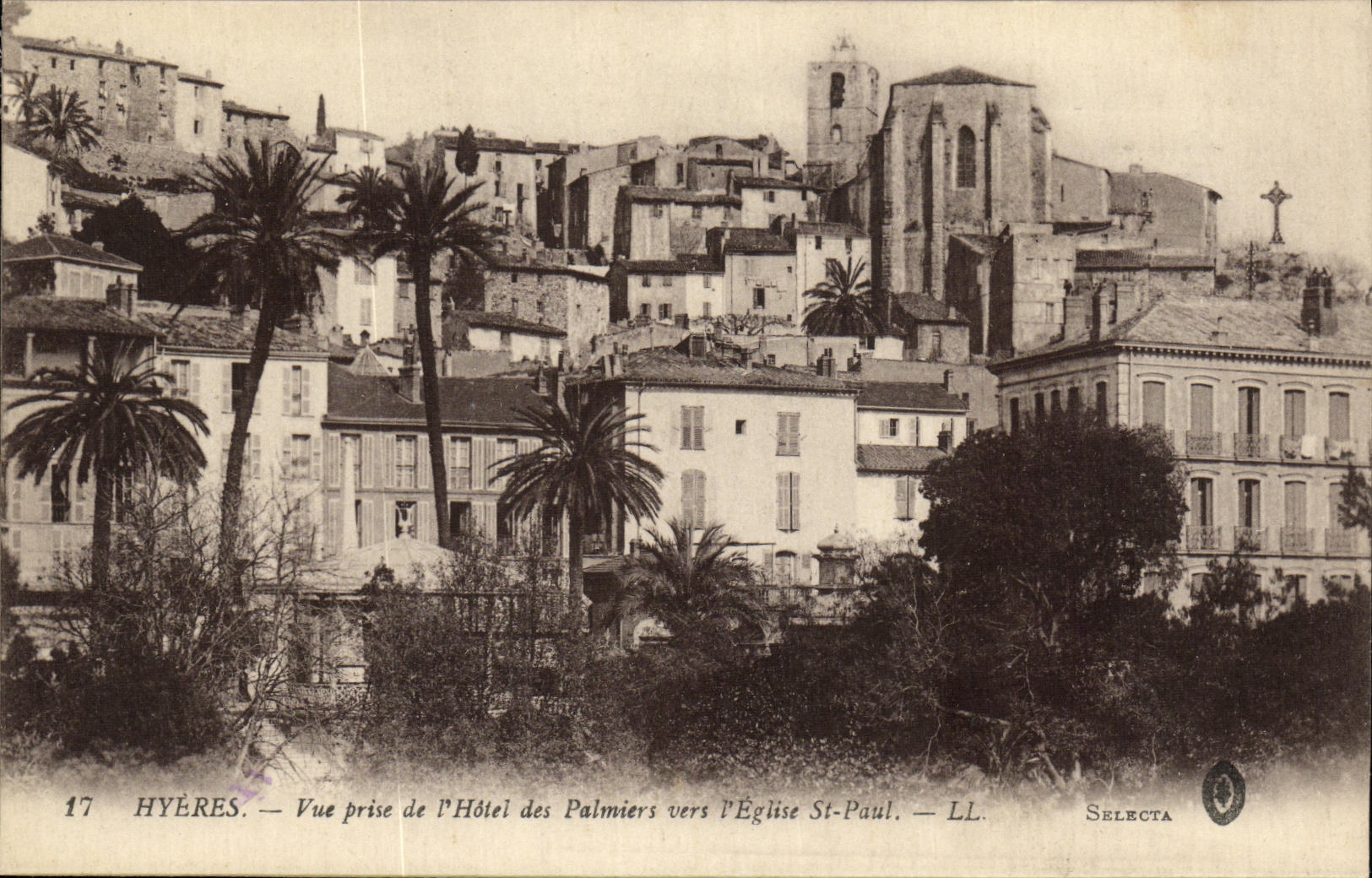 Hyères — Vue prise de l'Hôtel des Palmiers vers l'Église St-Paul — Selecta