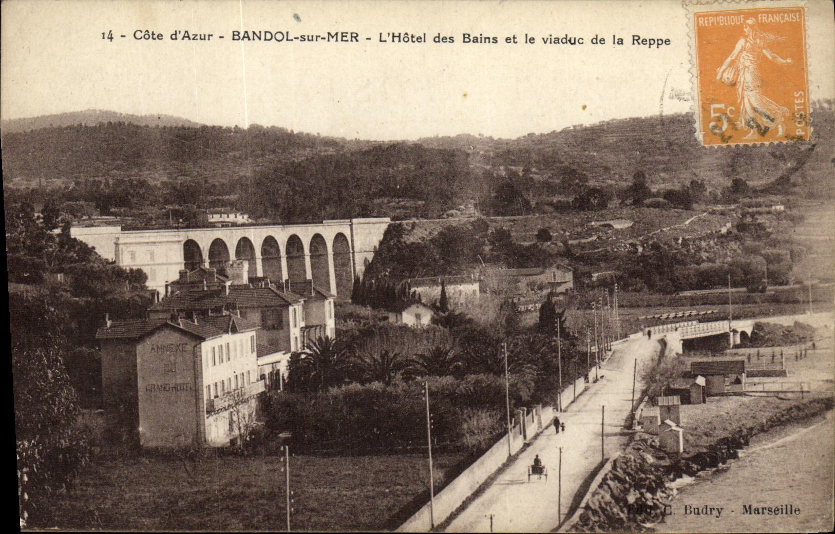Côte d'Azur - Bandol-sur-Mer - L'Hôtel des Bains et le viaduc de la Reppe — C. Budry - Marseille