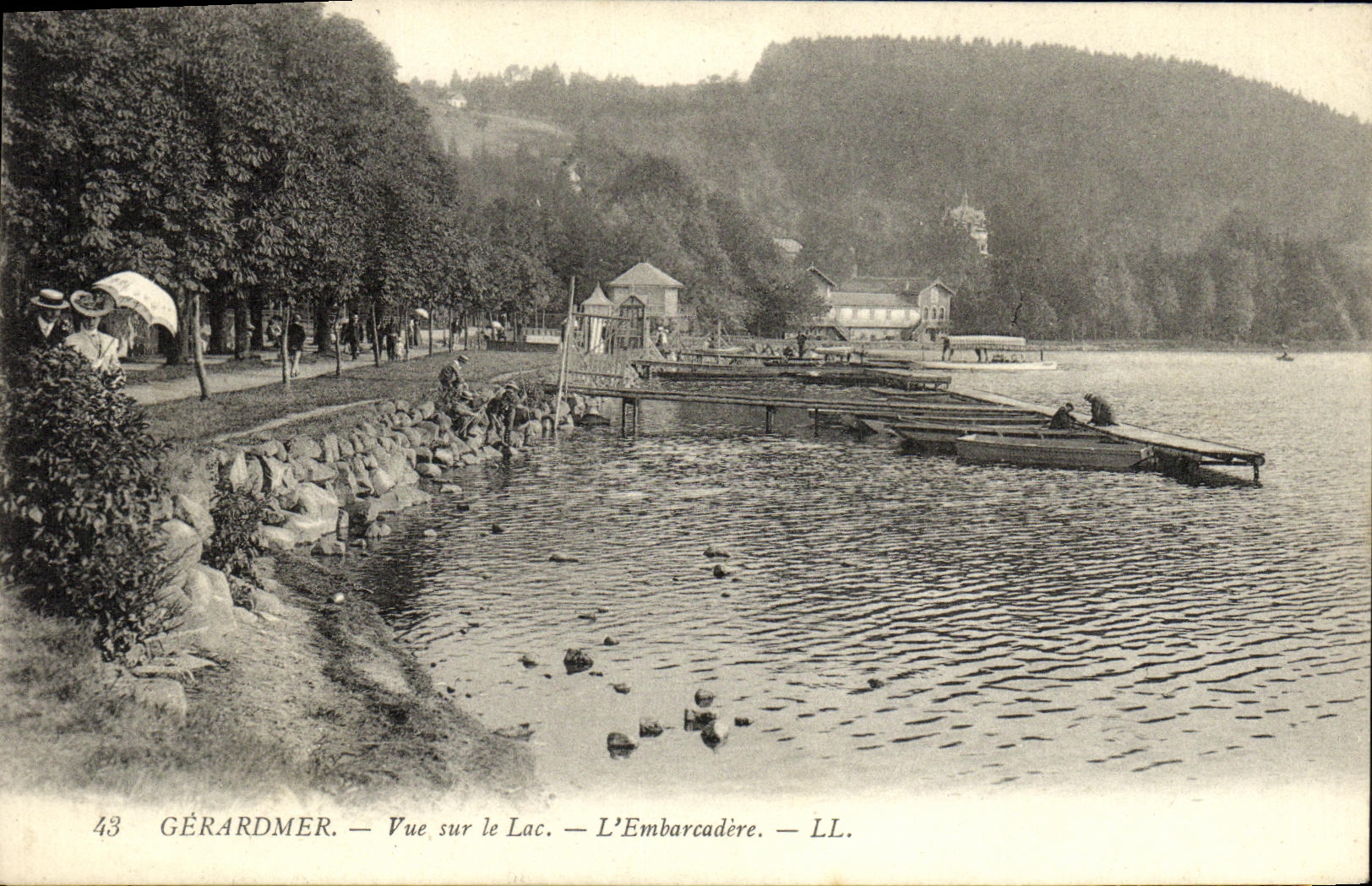 CPA Gerardmer Vue sur le Lac L Embarcadere