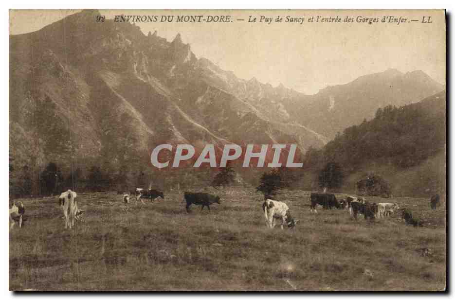 CPA Environs Du Mont Dore Le Puy de Sancy et I entree des gorges d enfer Vaches