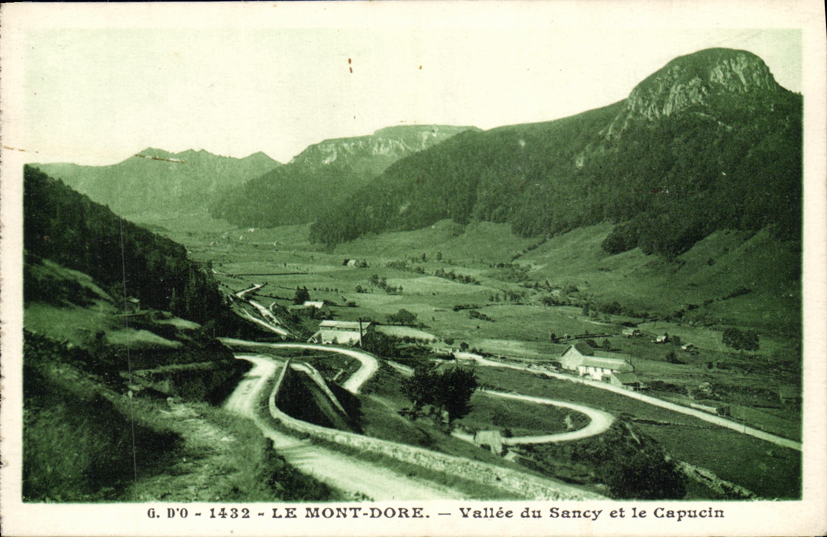 CPA Le Mont Dore Vallee du Sancy et le Capucin