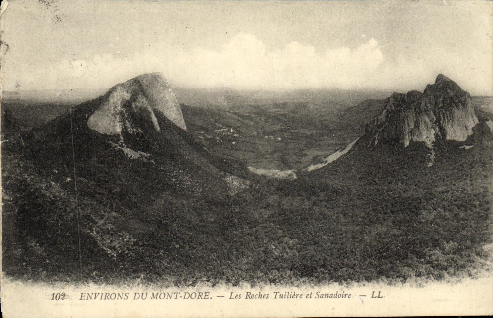 CPA Le Mont Dore Les Roches Tuiliere et Sanadoire