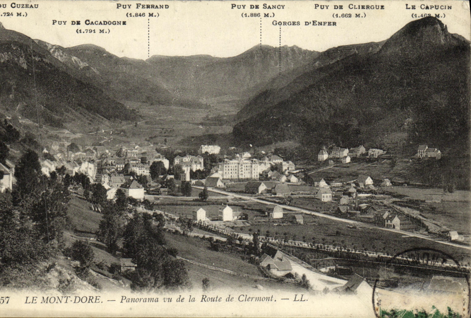 CPA Le Mont Dore Pamorama vu de la Route de Clermont