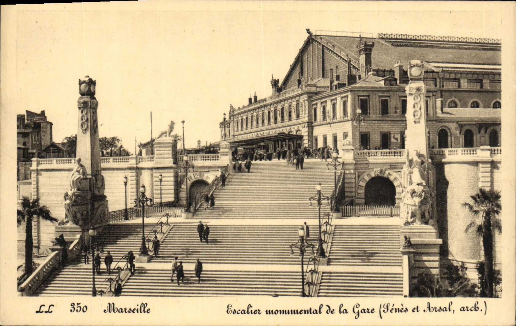 CPA Marseille Escalier Monumental De La Gare 