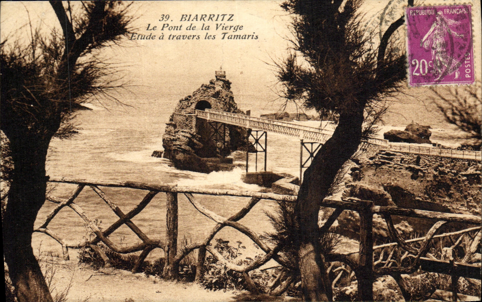 Biarritz — Le Pont de la Vierge, étude à travers les Tamaris — L. Jugand édit. n°39