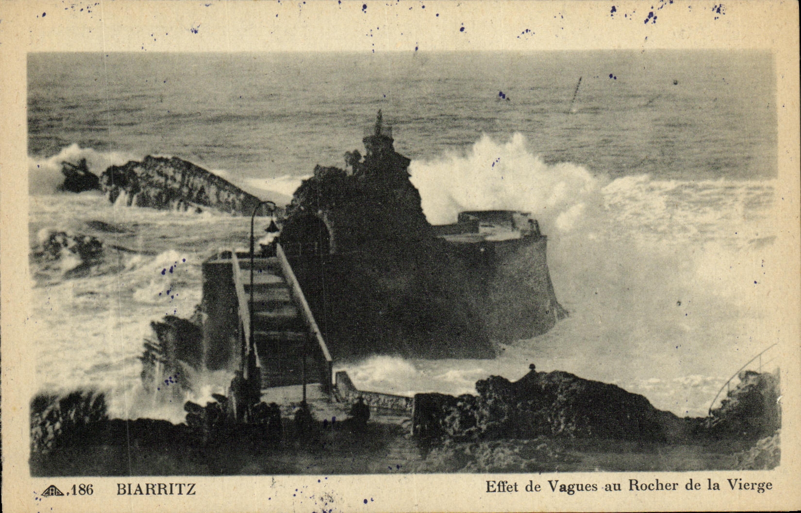 Biarritz — Effet de Vagues au Rocher de la Vierge — CPA n°186