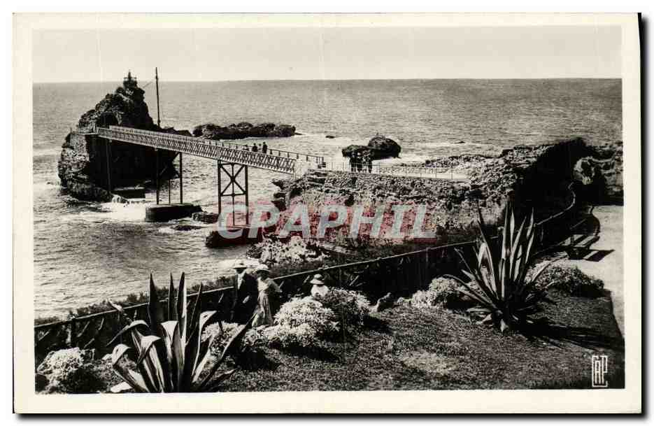 CPA Biarritz La Rocher de la Vierge et La Passerelle