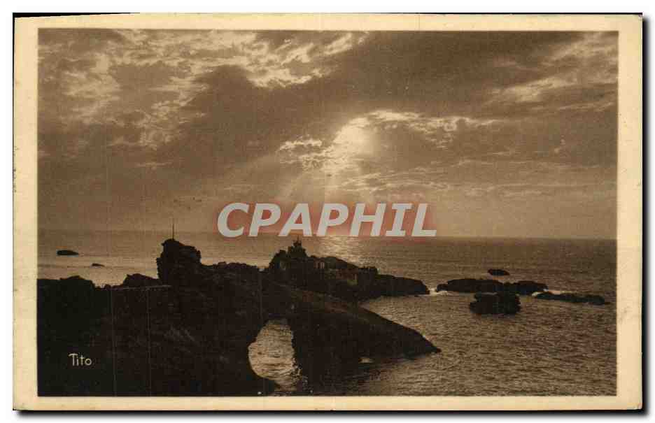 CPA Biarritz La Roche Percee Et Le Rocher de la Vierge 