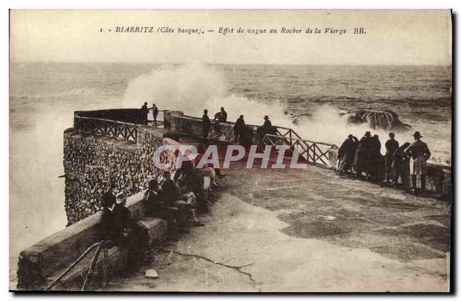 CPA Biarritz Effet de Vague Au Rocher de la Vierge 