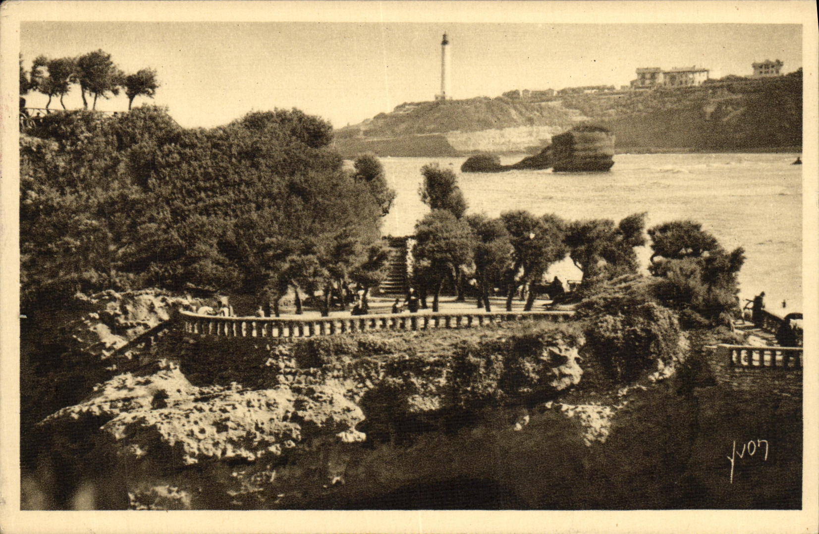 Biarritz — Le Rocher de Basta et le Cap Saint-Martin — Les Éditions d'Art VYAN, Paris