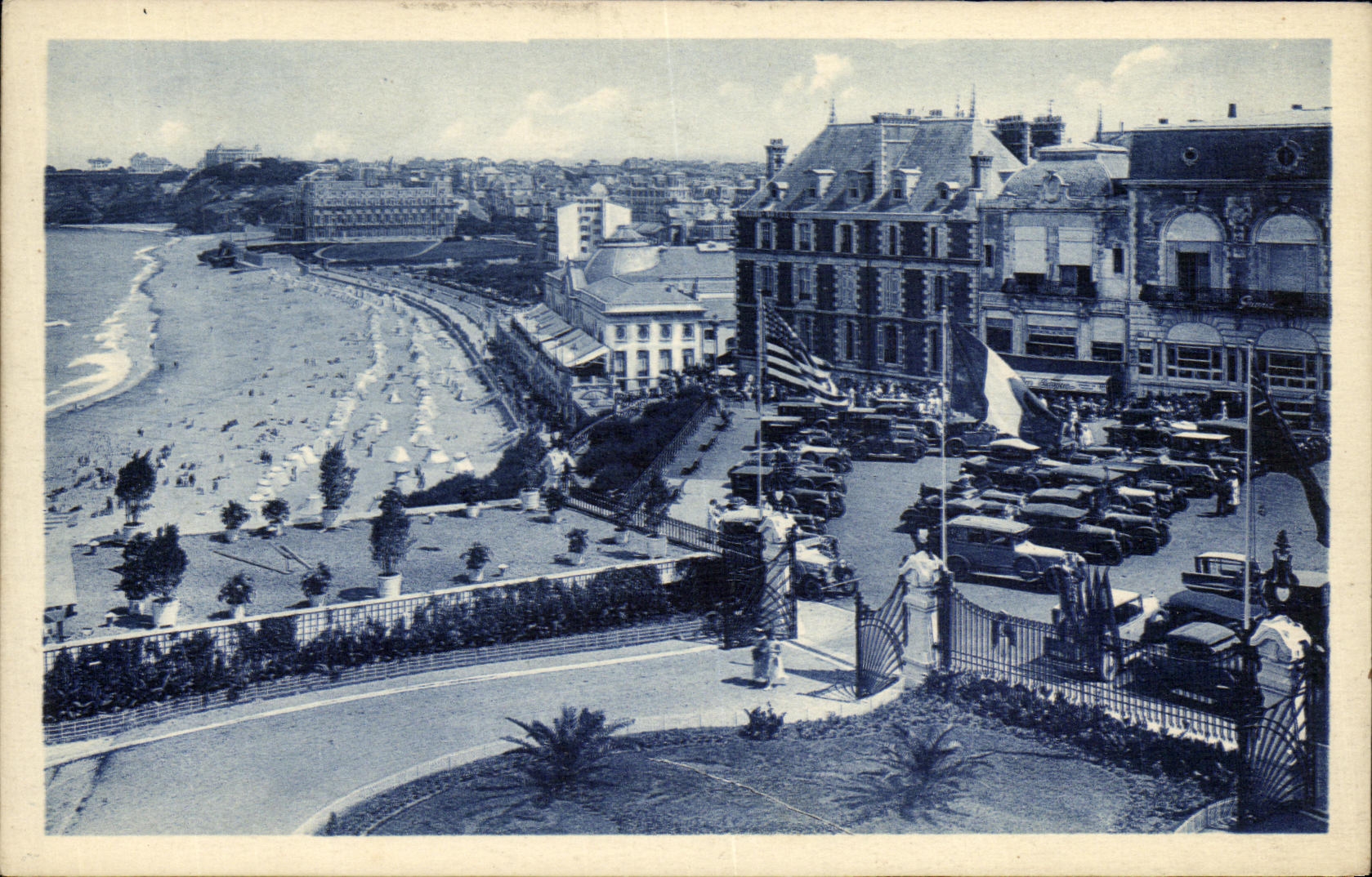 Biarritz (Côte Basque) — La Place Bellevue et La Grande Plage — Bloc Frères, Éditeurs Bordenaux