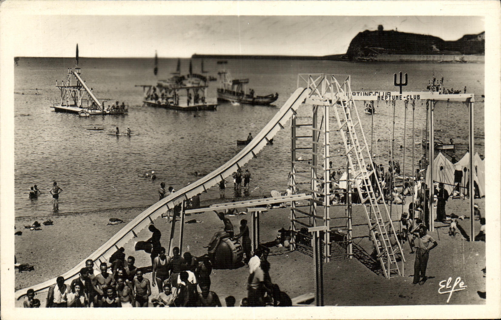 CPSM St Jean De Luz Jeux divers Sur La Plage Byrrh