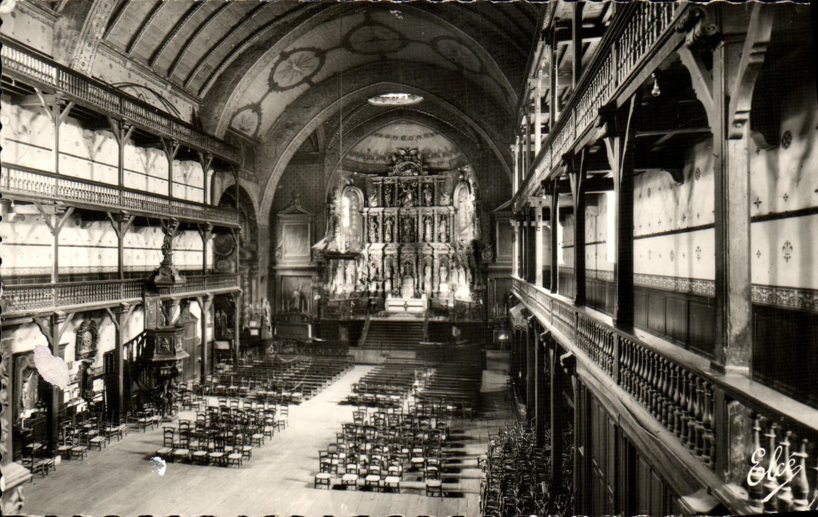 Intérieur de l'église — ST-JEAN-de-LUZ (Basses-Pyrénées) — L. CHATAGNEAU, Photo au Bérumure, Reprod. Interdit