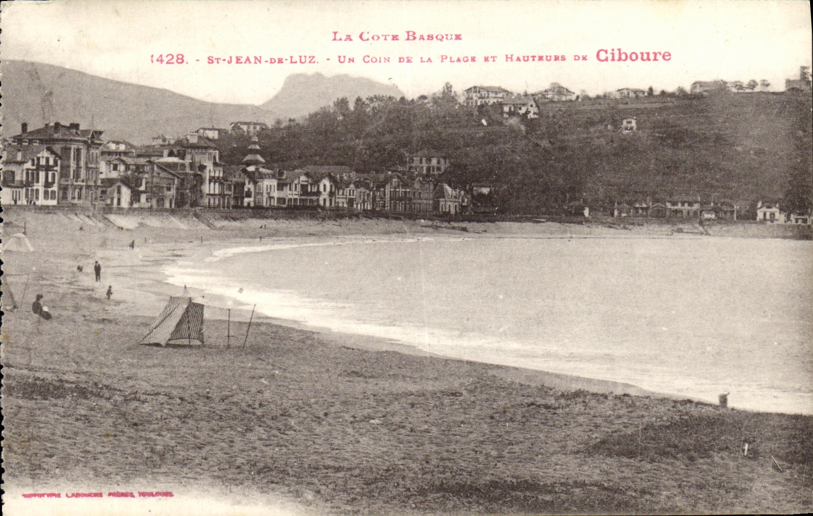 CPA Saint Jean De Luz Un Coin de La Plage et hauteurs de Ciboure 