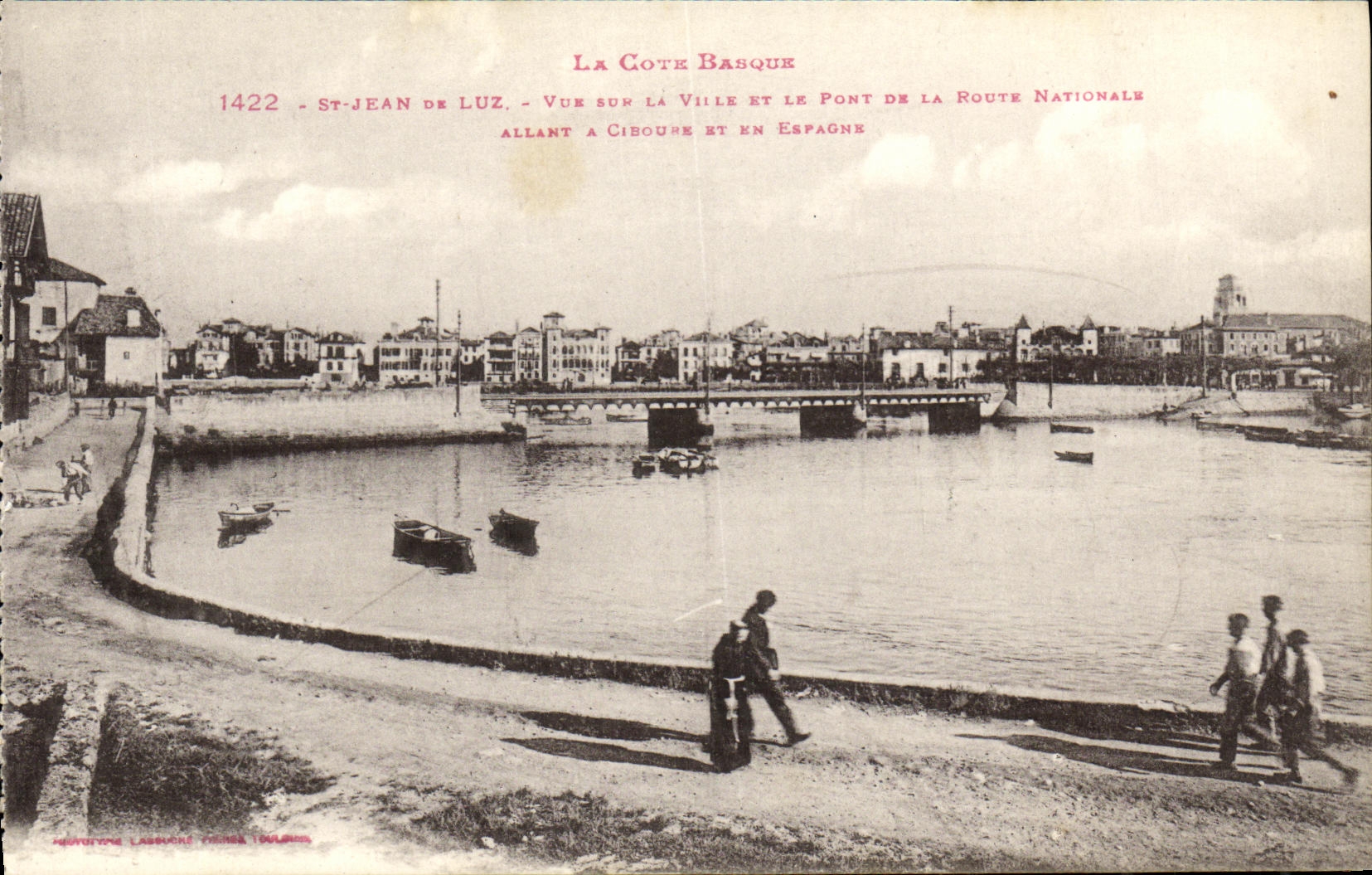 CPA Saint Jean De Luz Vue sur la ville et le pont de la Route nationale Allant a Ciboure et en Espagne 