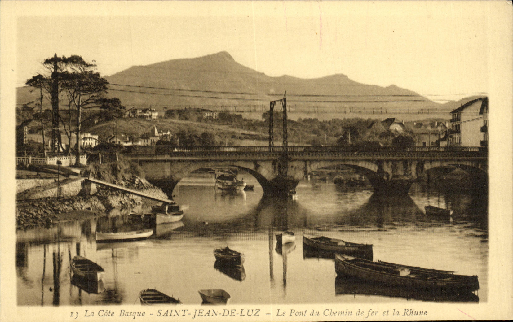 Saint-Jean-de-Luz — Le Pont du Chemin de fer et la Rhune