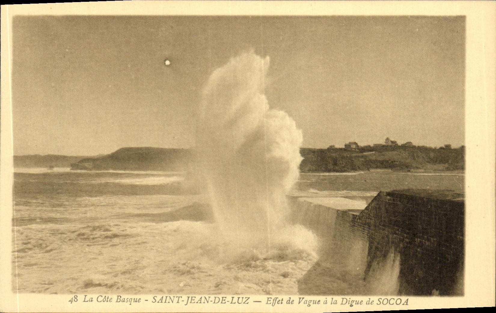 Saint-Jean-de-Luz — Effet de vague à la digue de Socoa