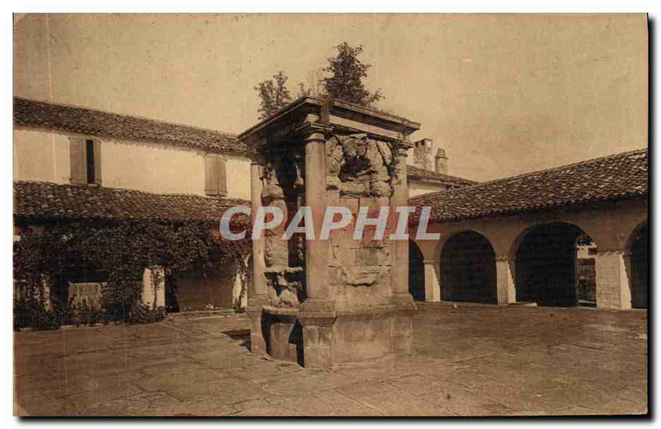 CPA Saint Jean De Luz Ancien Monastere des Recollets La Fontaine 