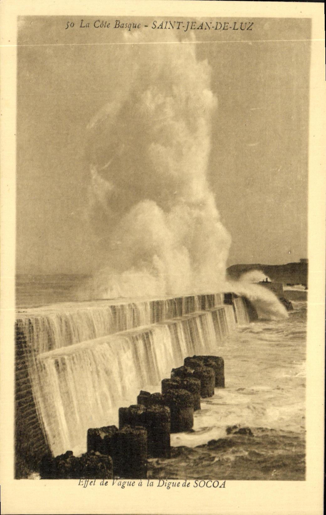 La Côte Basque - SAINT-JEAN-DE-LUZ — Effet de Vague à la Digue de SOCOA — Bromotype Gautreau, Lausson (Gironde)