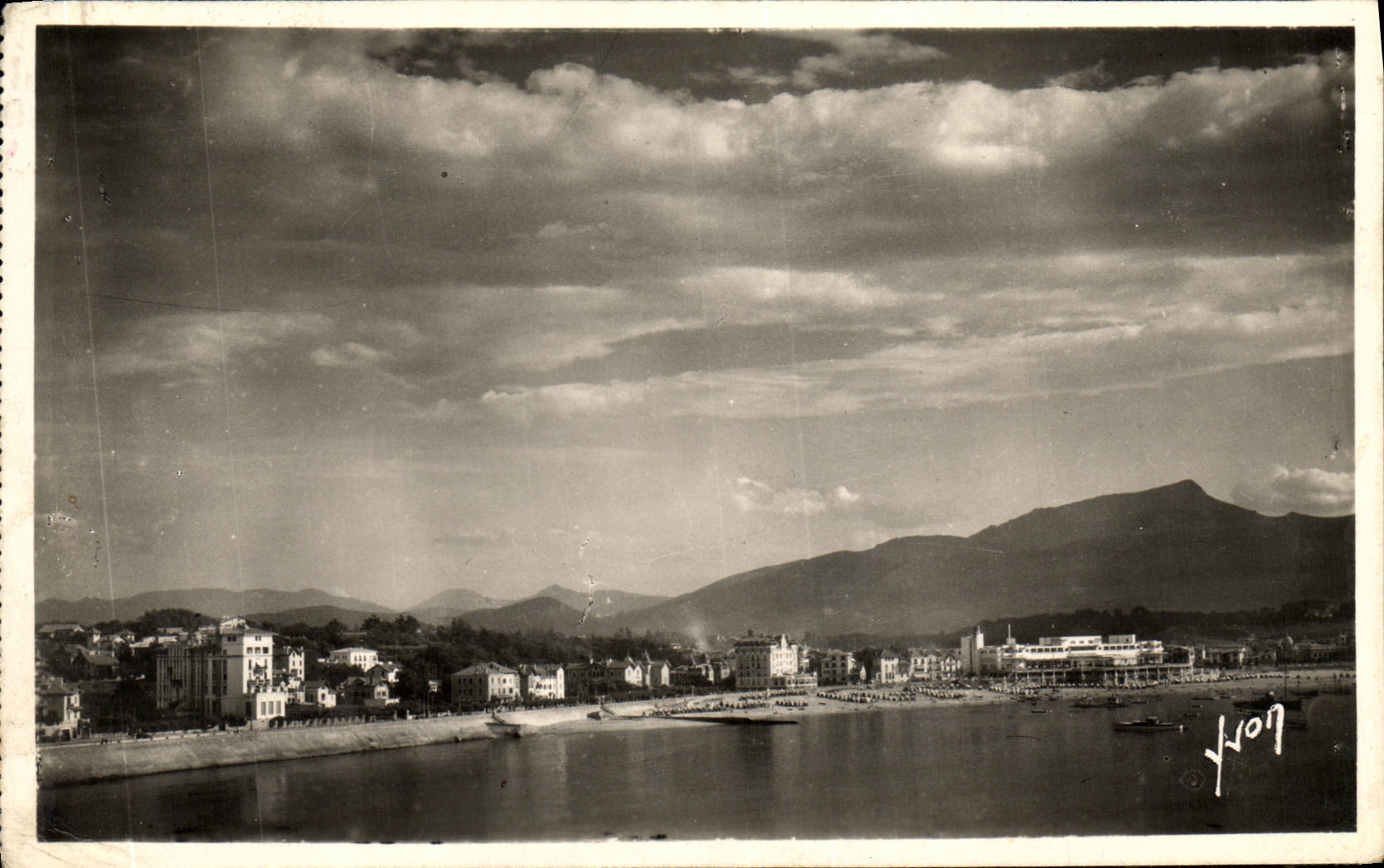 Saint-Jean-de-Luz — La plage et massif de la Rhune — Éditions d'Art Julli, Paris