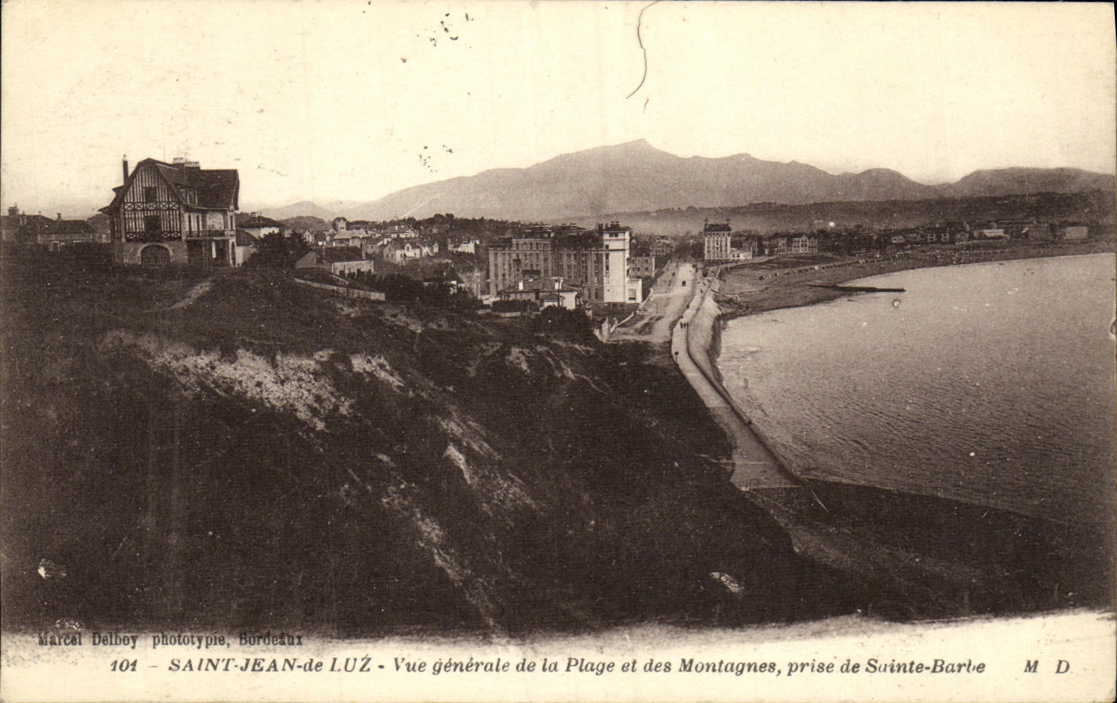 CPA Saint Jean De Luz Vue Generale de la Plage et des Montagnes prise de Sainte Barbe