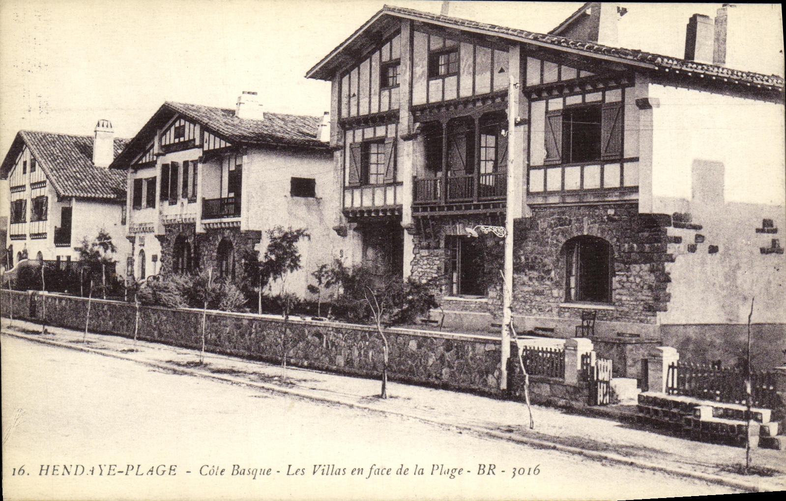 Hendaye-Plage - Côte Basque - Les Villas en face de la Plage - BR - 3016