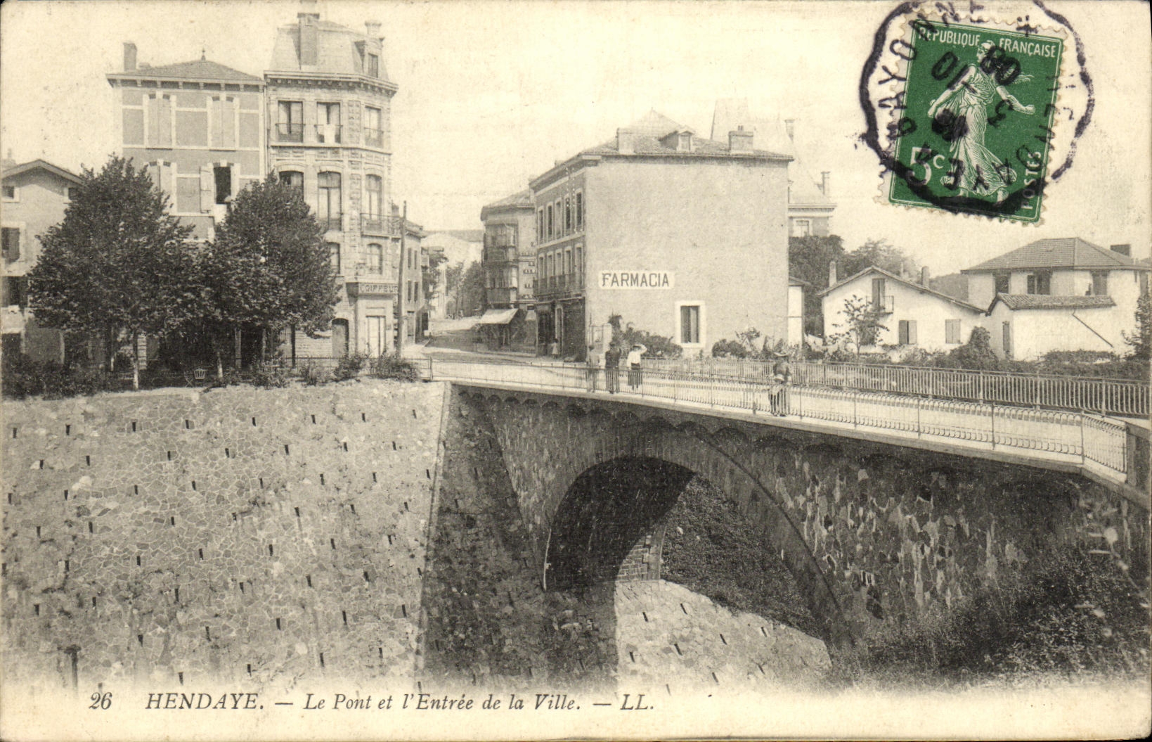 CPA Hendaye Le Pont Et L Entree de la Ville Pharmacie Farmacia