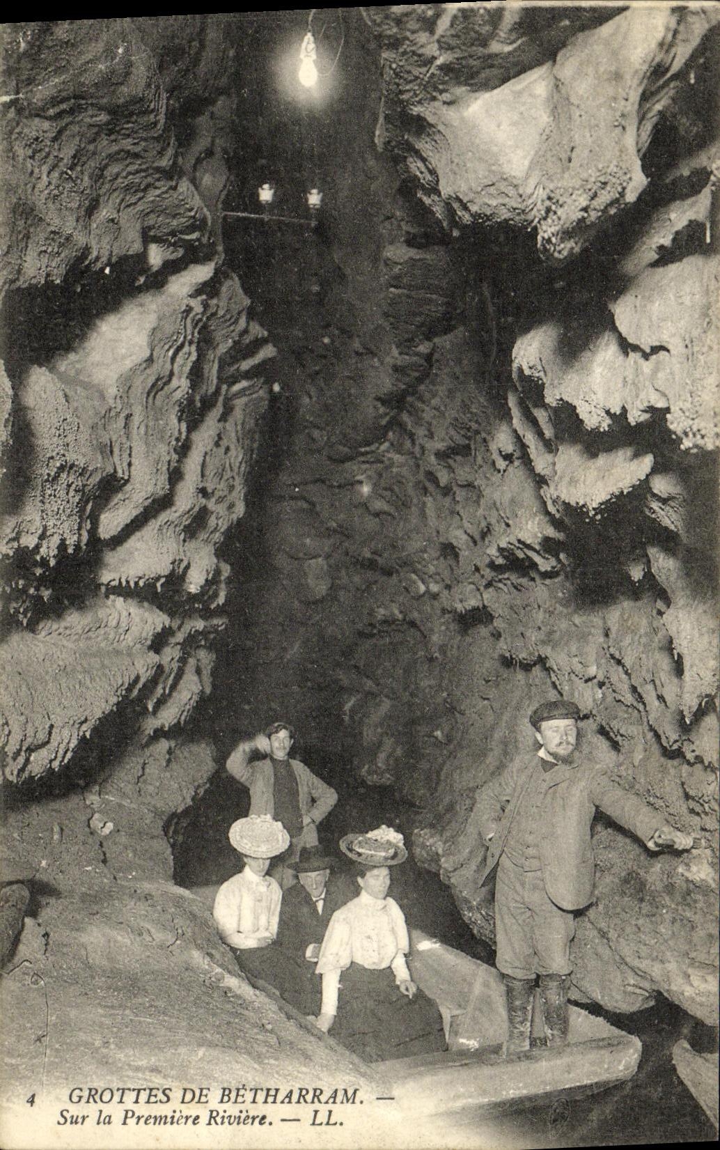 CPA Grottes De Betharram Sur La Premiere Riviere 