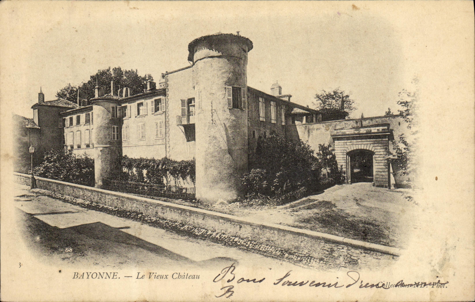 CPA Bayonne Le Vieux Chateau 
