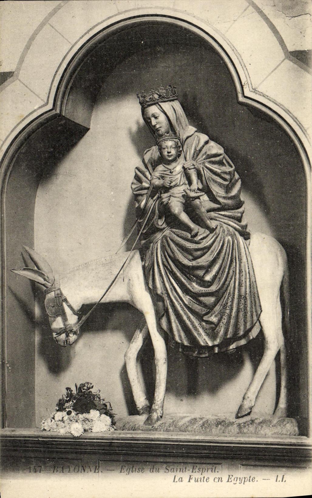 CPA Bayonne Eglise du Saint Esprit La Fuite En Egypte 