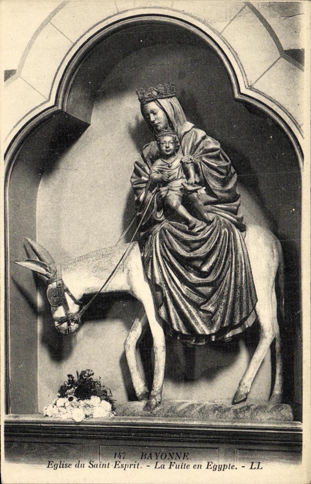 CPA Bayonne Eglise du Saint Esprit La Fuite En Egypte 