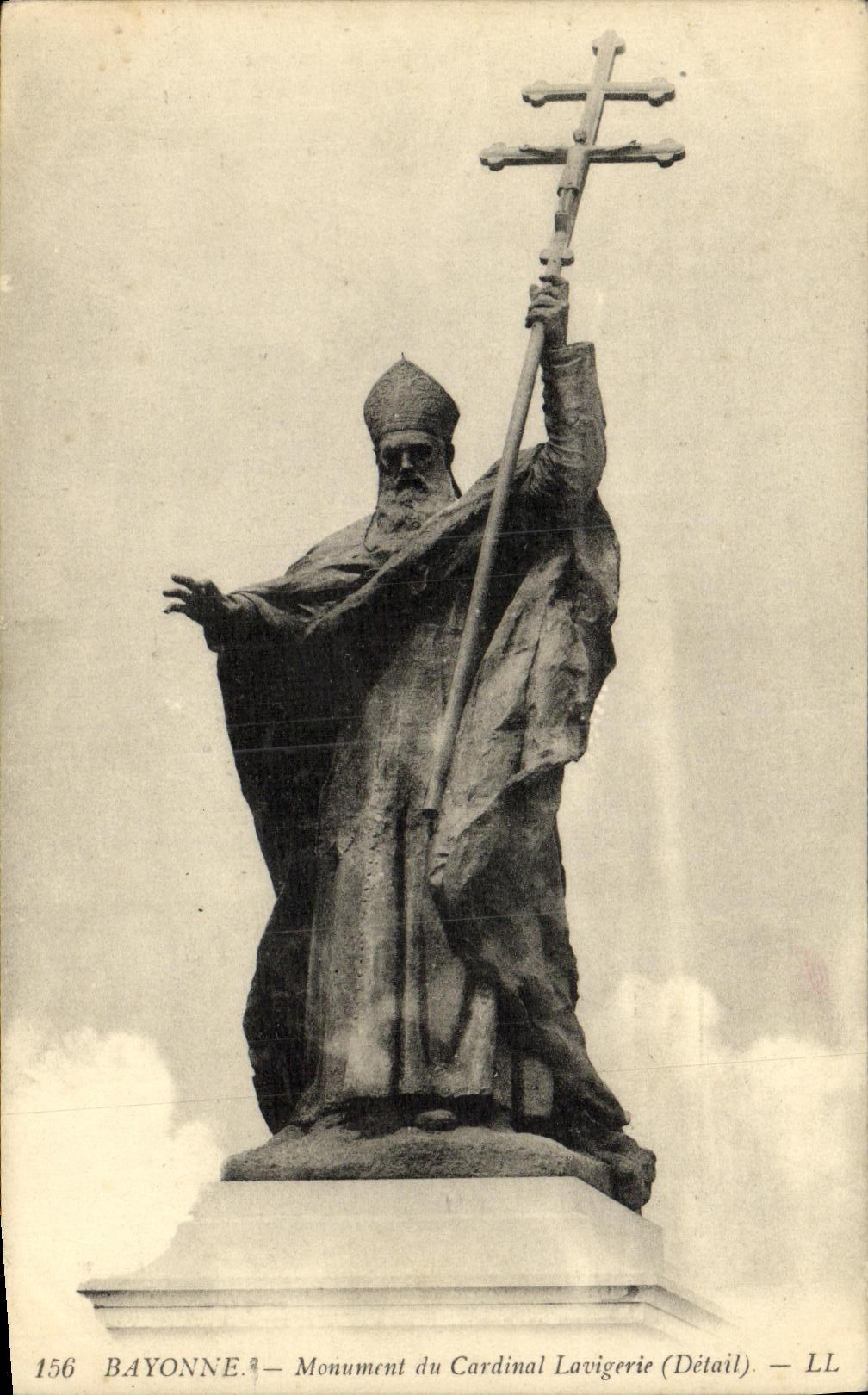 CPA Bayonne Monument Du Cardinal Lavigerie