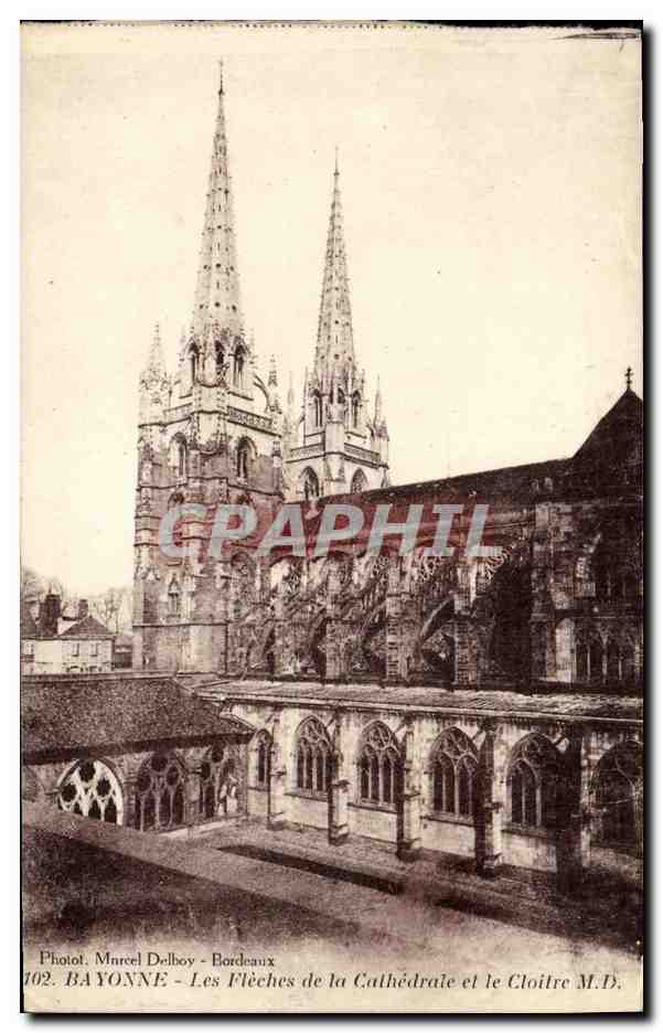 CPA Bayonne Les Fleches De La Cathedrale et Le Cloitre 