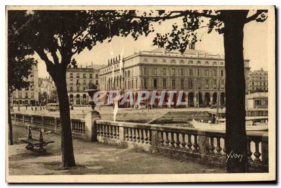 CPA Bayonne L Hotel de Ville et le Theatre Vue de La Place 